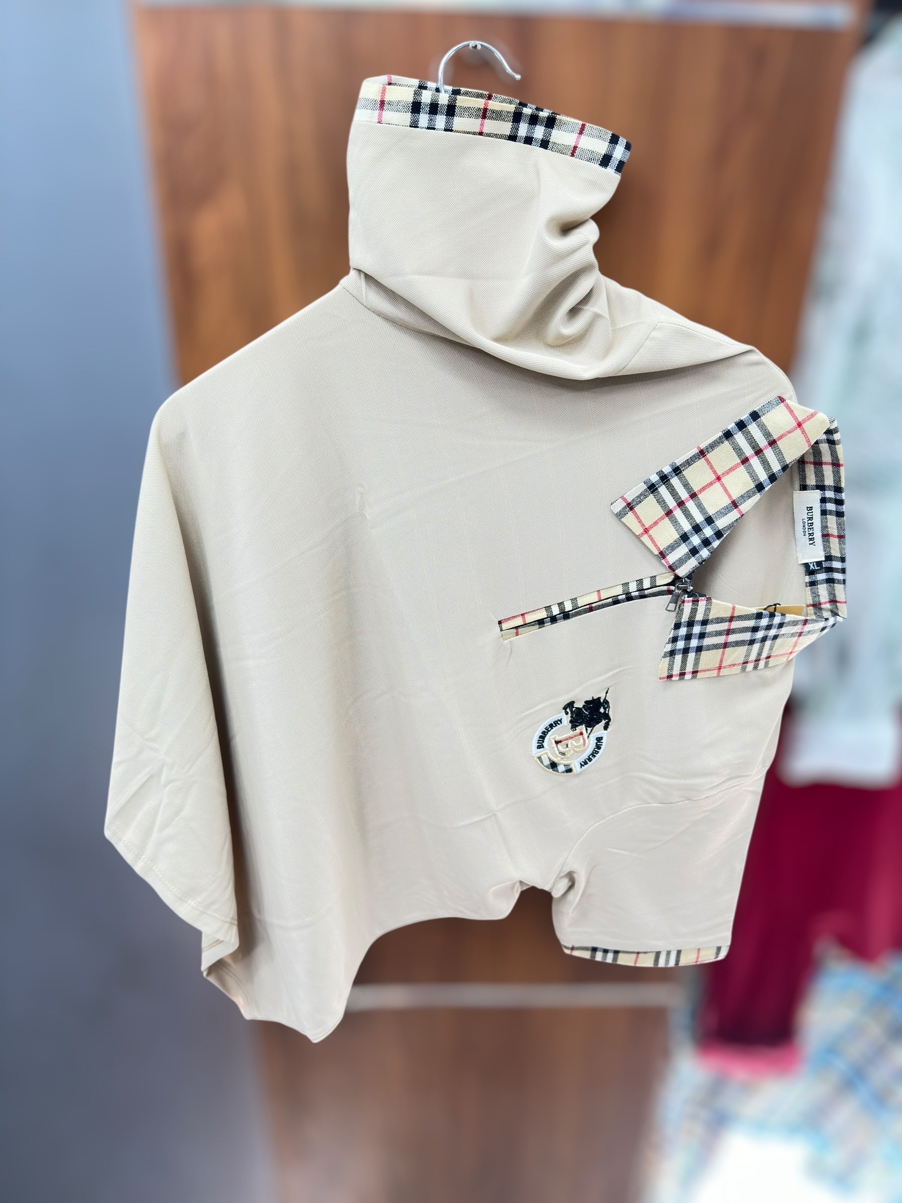 Half sleeve collar T-shirt