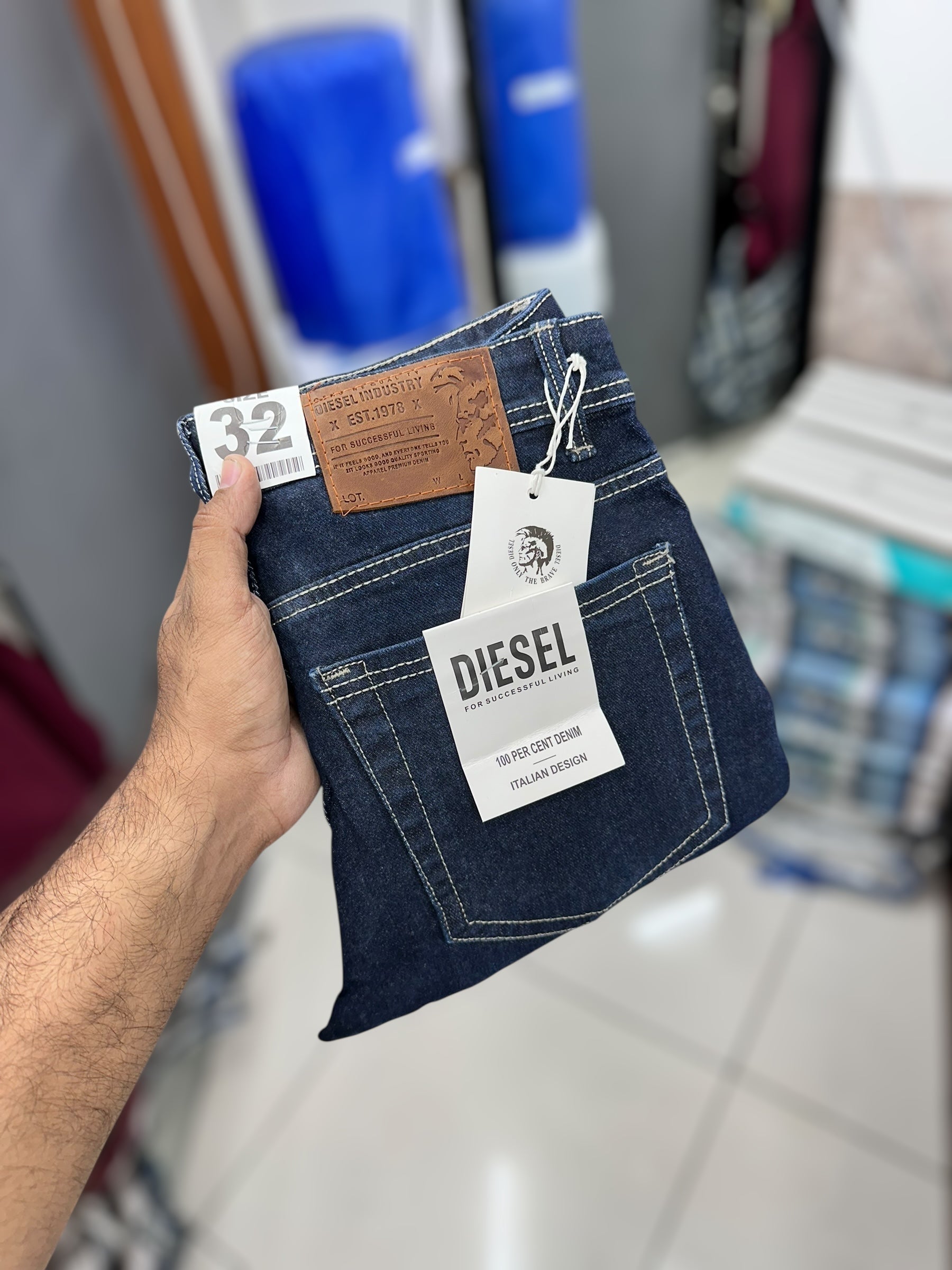 Damage jeans