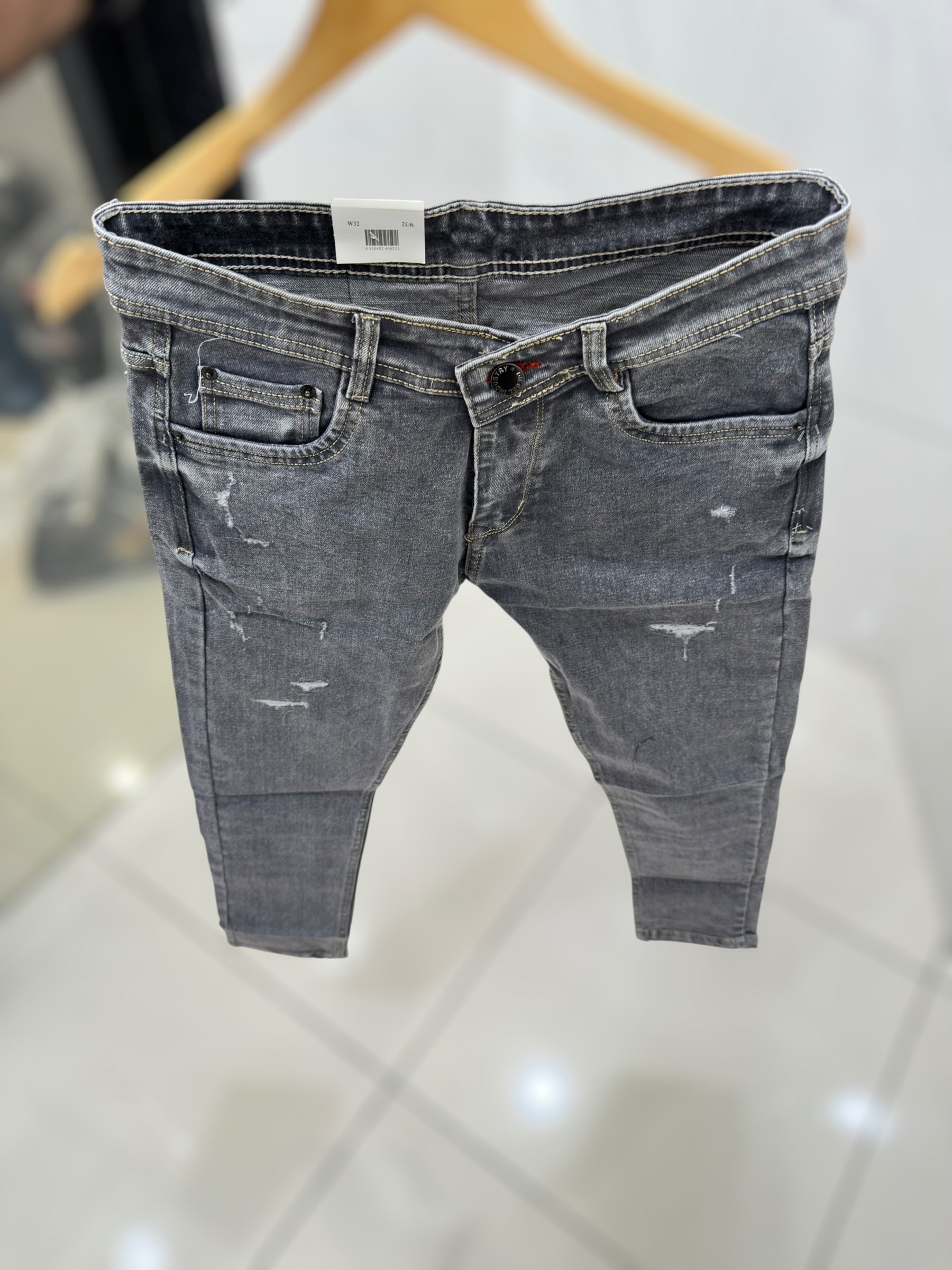 Damage jeans