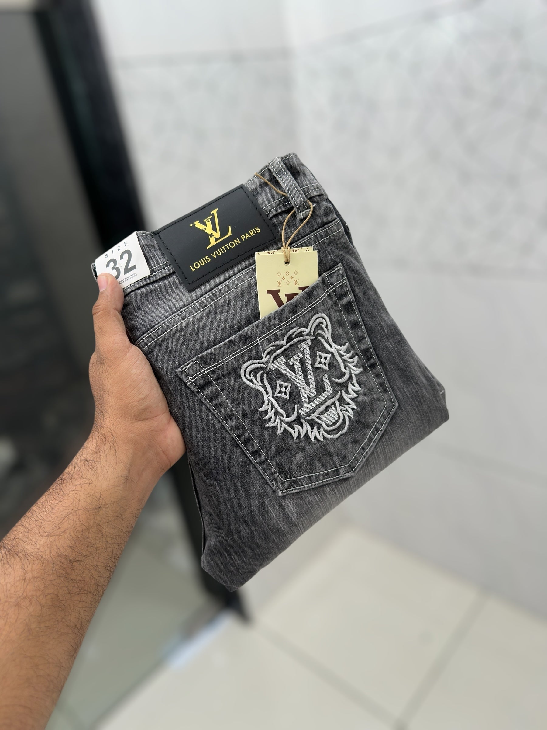 Damage jeans