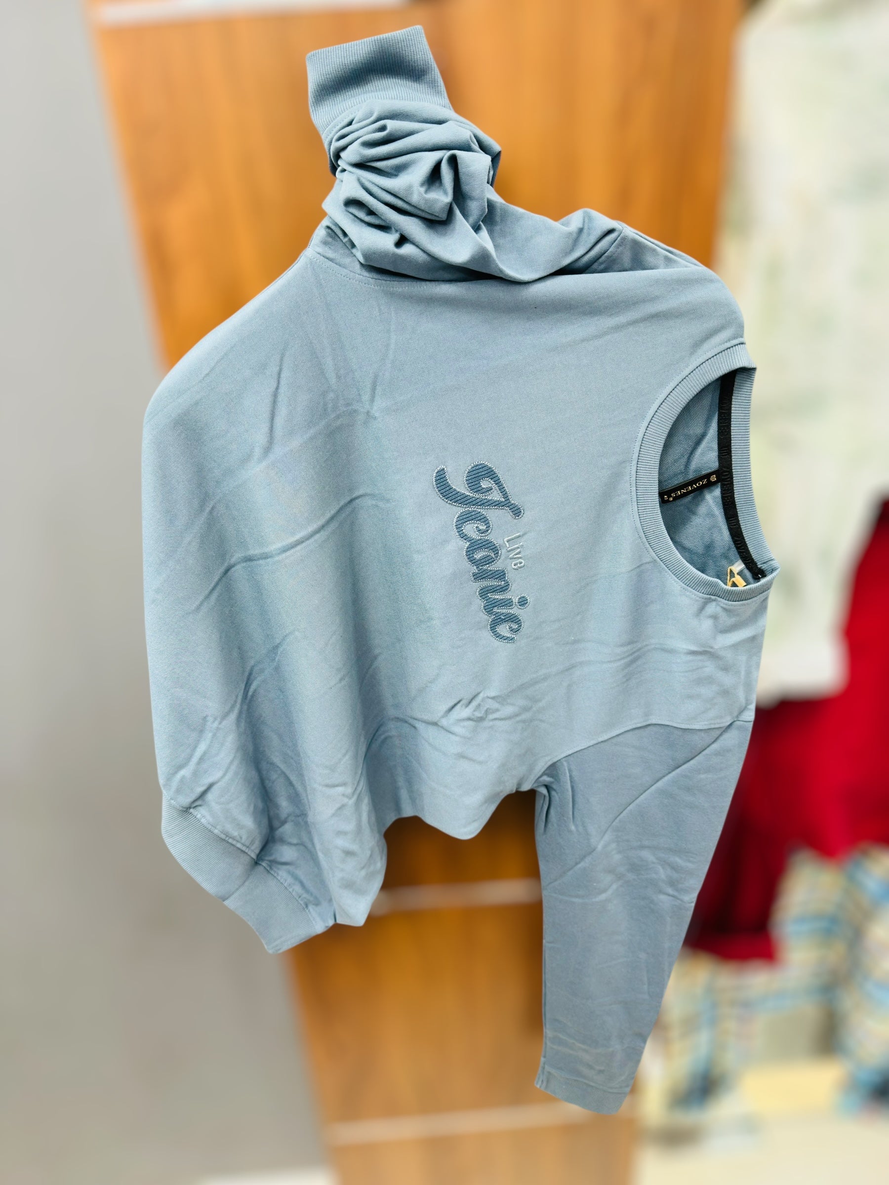 Full sellve T-shirt