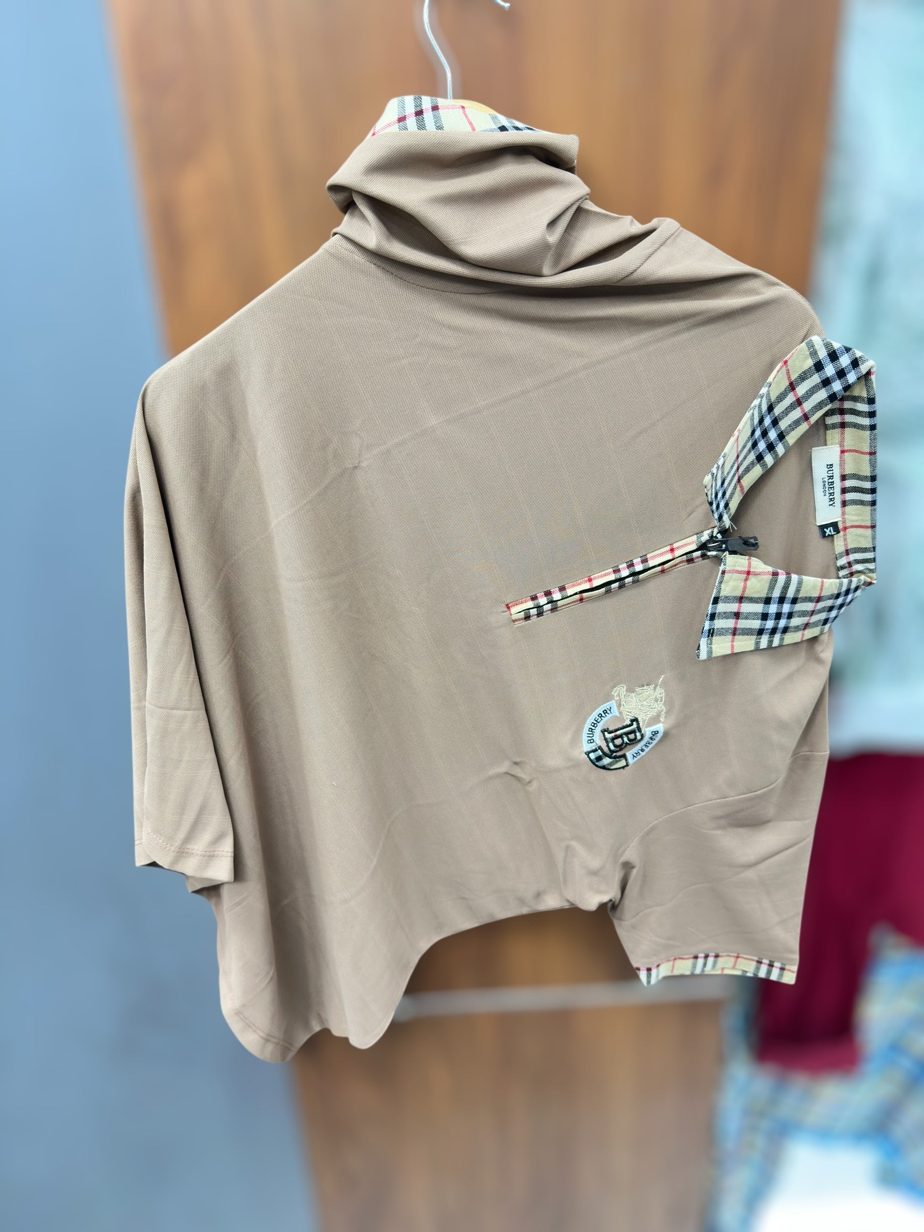 Half sleeve collar T-shirt