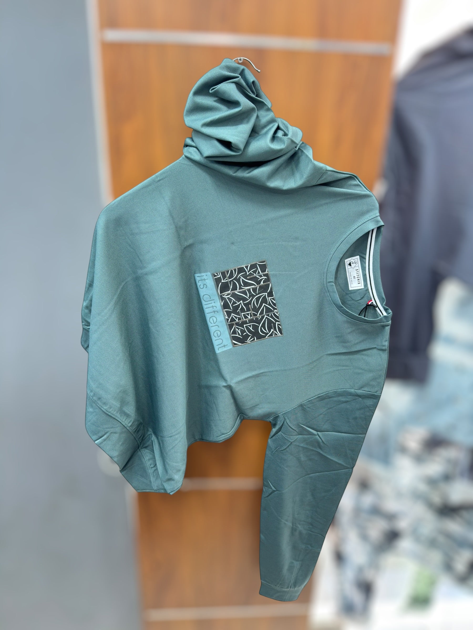 Full sellve T-shirt
