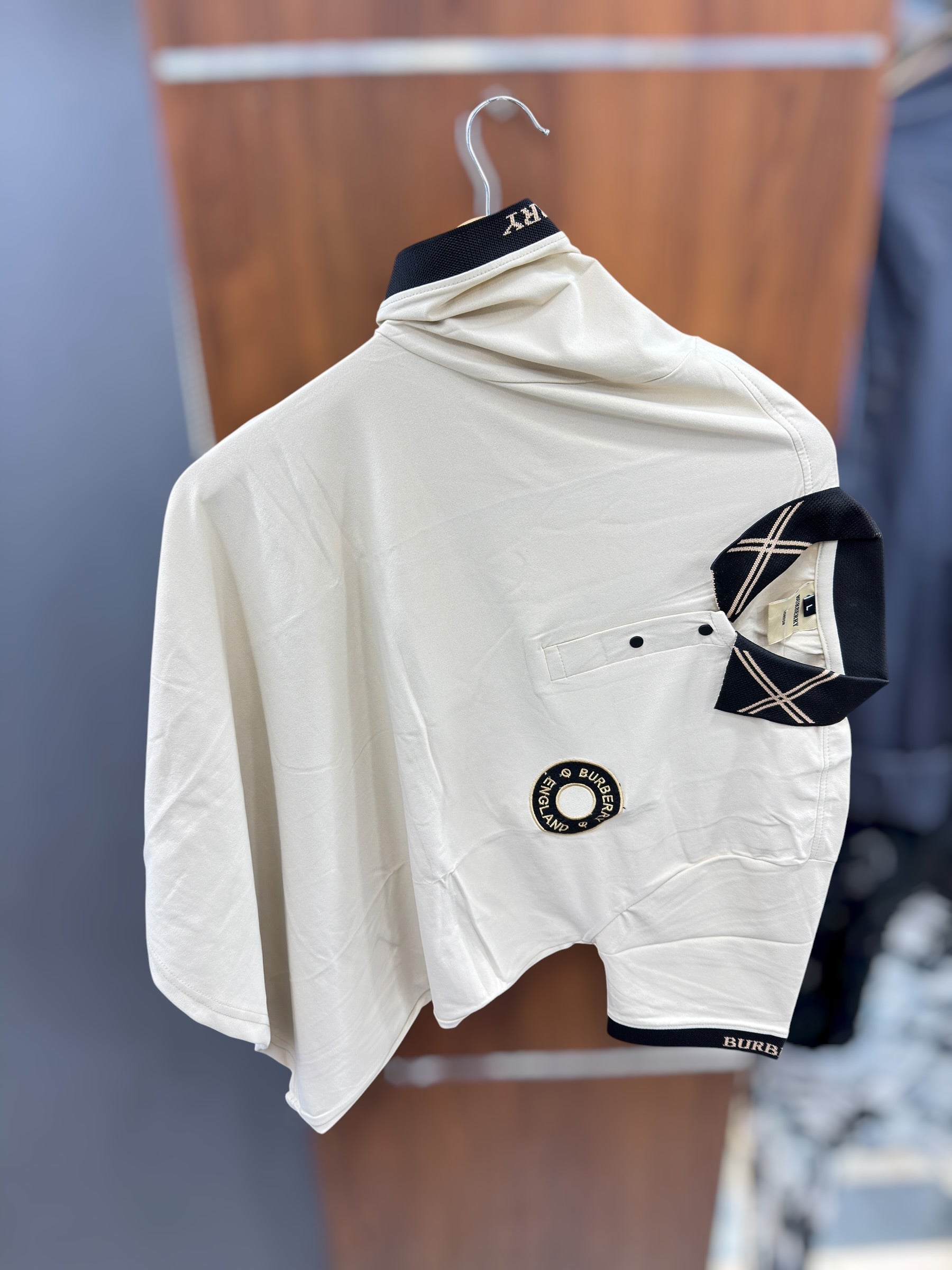 Half sleeve caller T-shirt cream