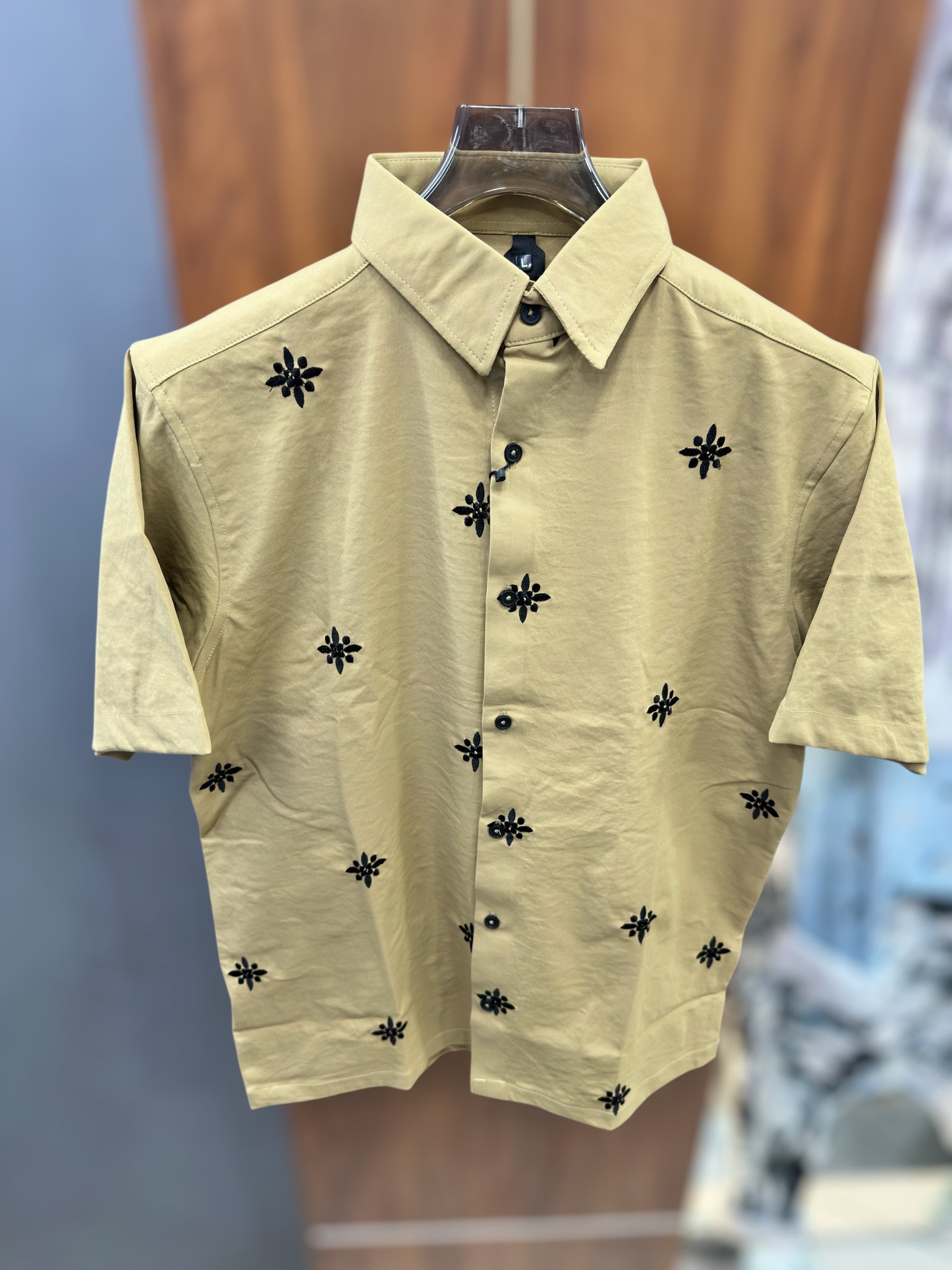 Half sleeve embroidery shirt