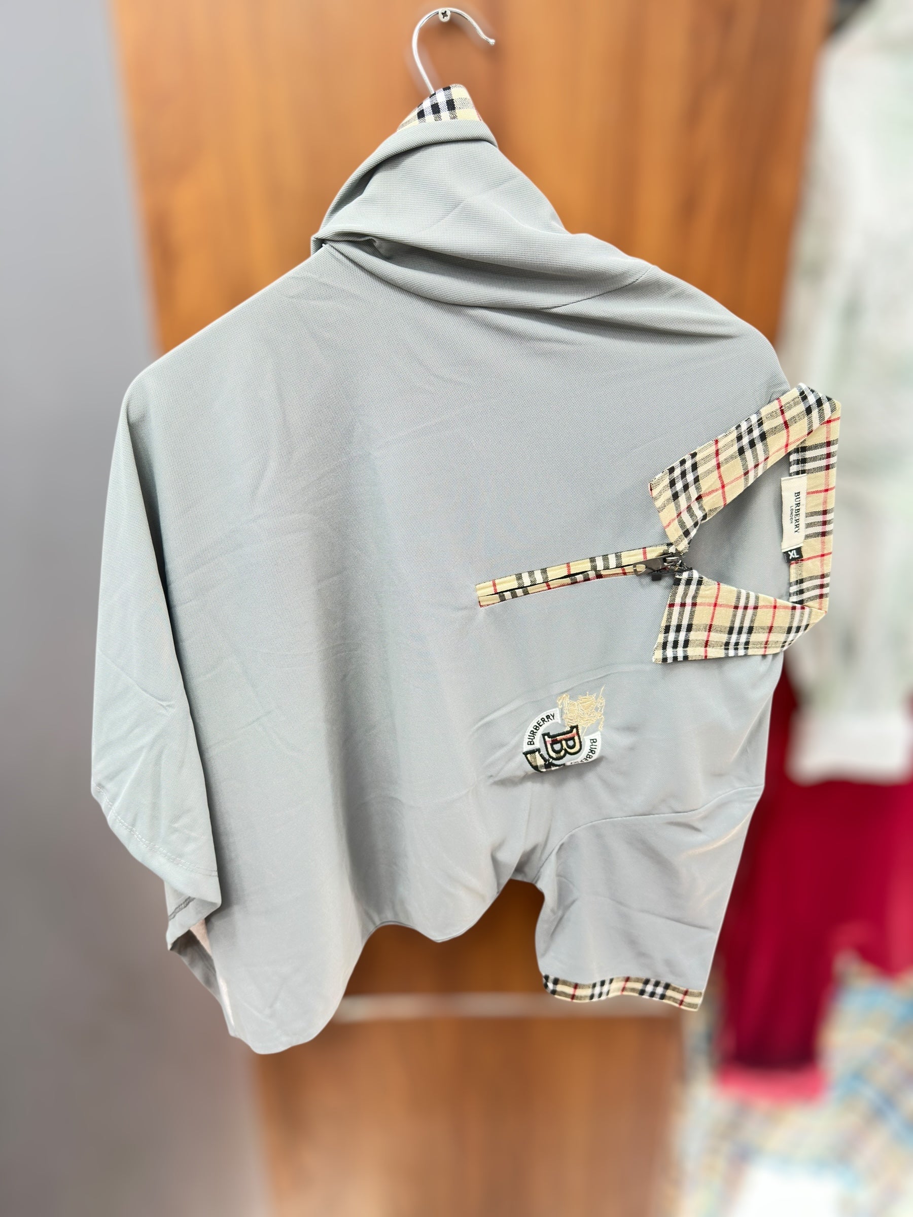 Half sleeve collar T-shirt