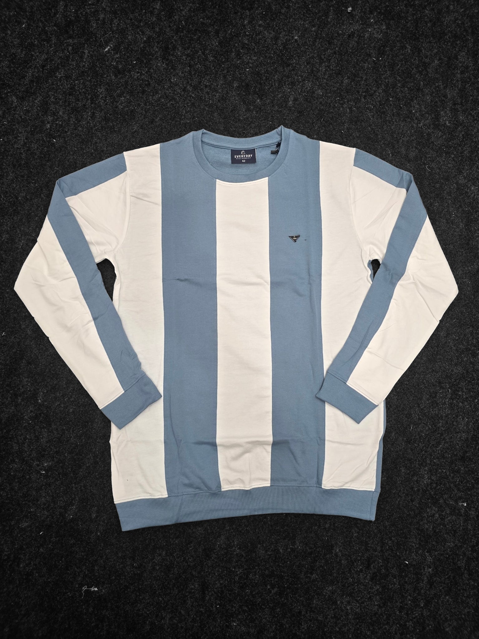 Full sellve T-shirt